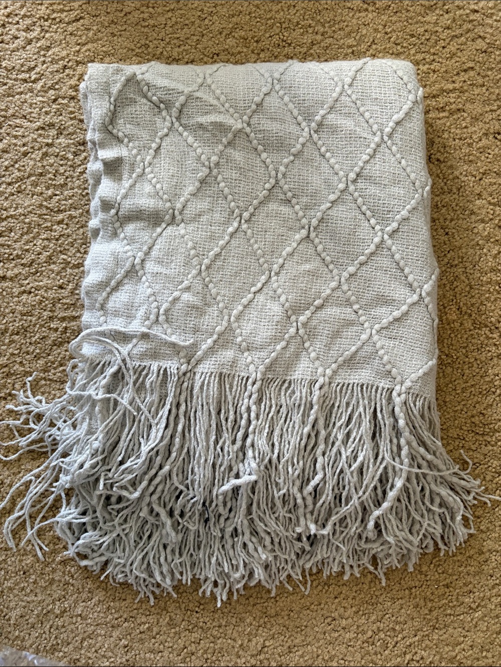 Luxuriously Soft Diamond-Pattern Throw Blanket with Fringe